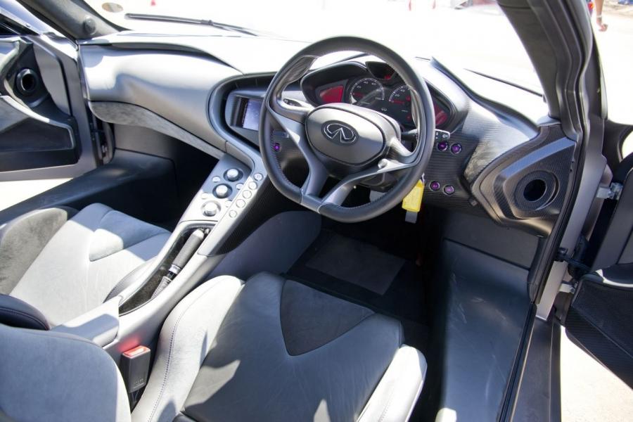  Infiniti EMERG-E Concept 2013 года  (фото 10 из 16)